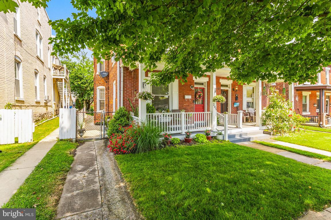 205 Westside AVENUE