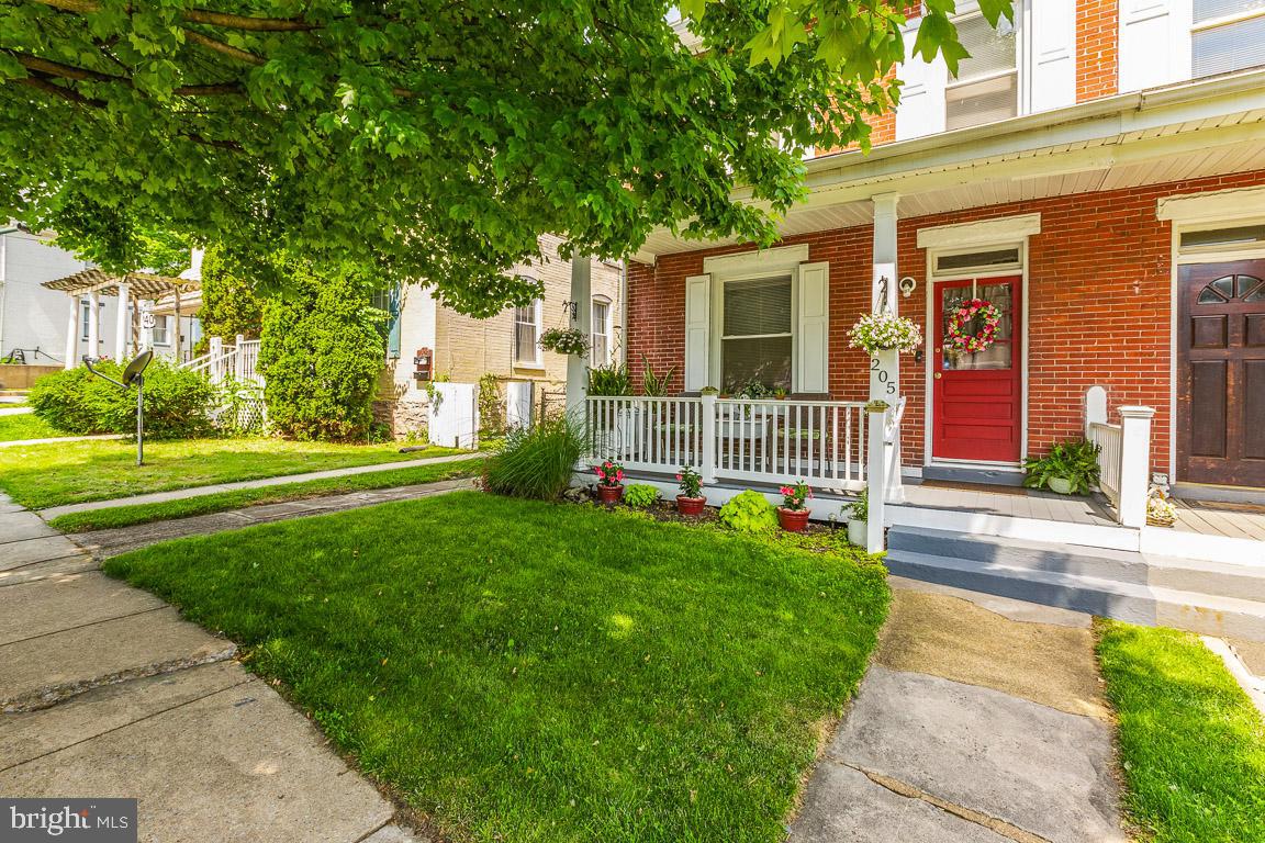 205 Westside AVENUE