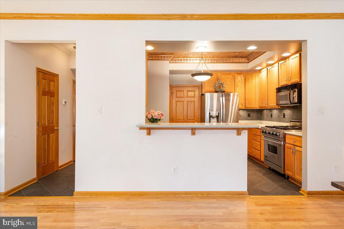 1215 Lindsay Ln