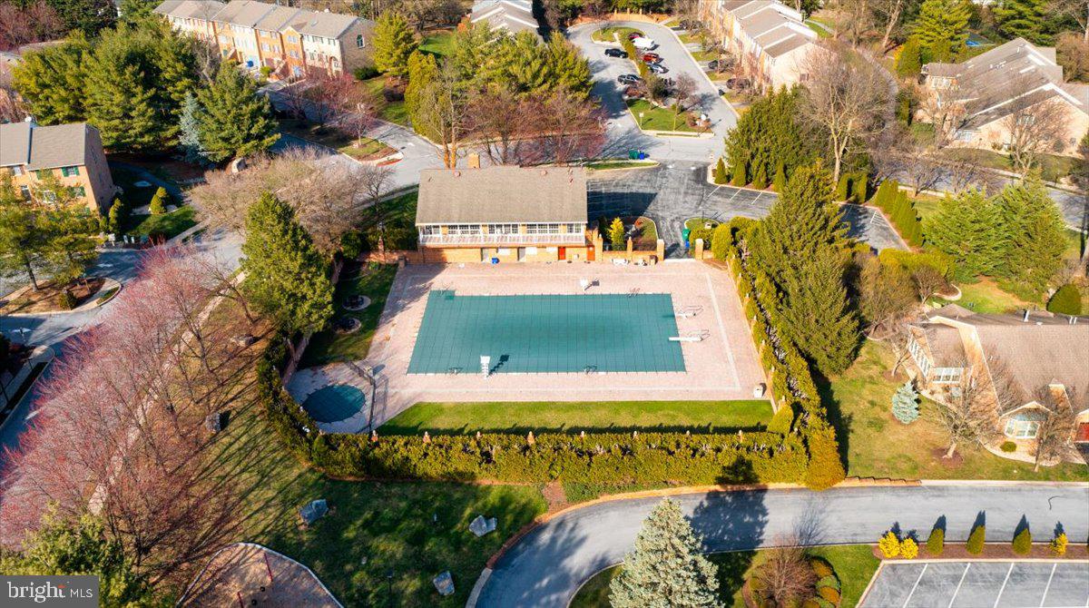 1215 Lindsay Ln