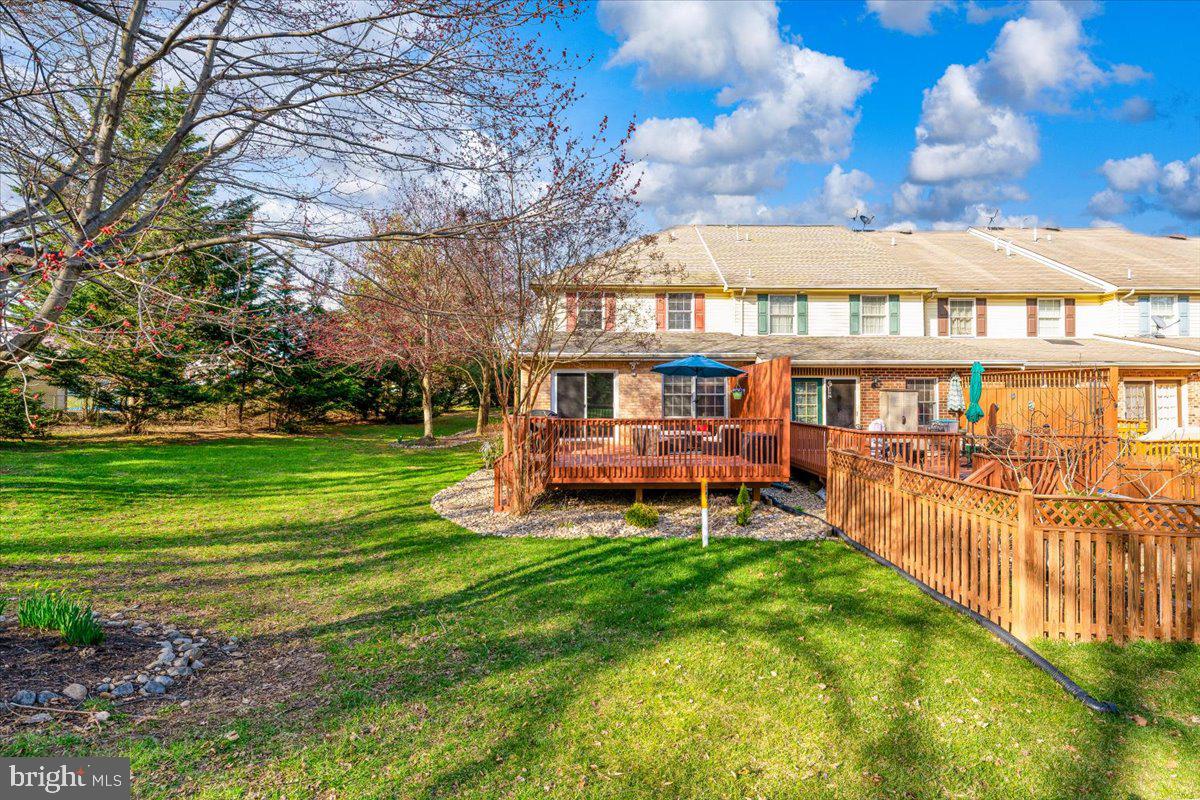 1215 Lindsay Ln