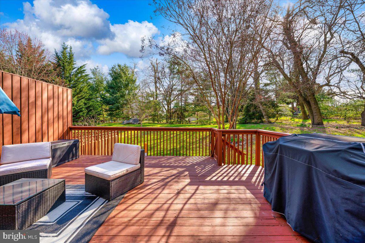 1215 Lindsay Ln