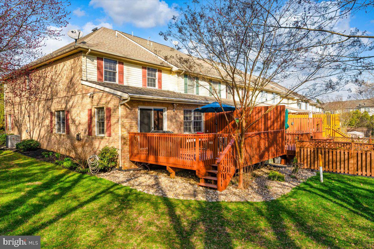 1215 Lindsay Ln