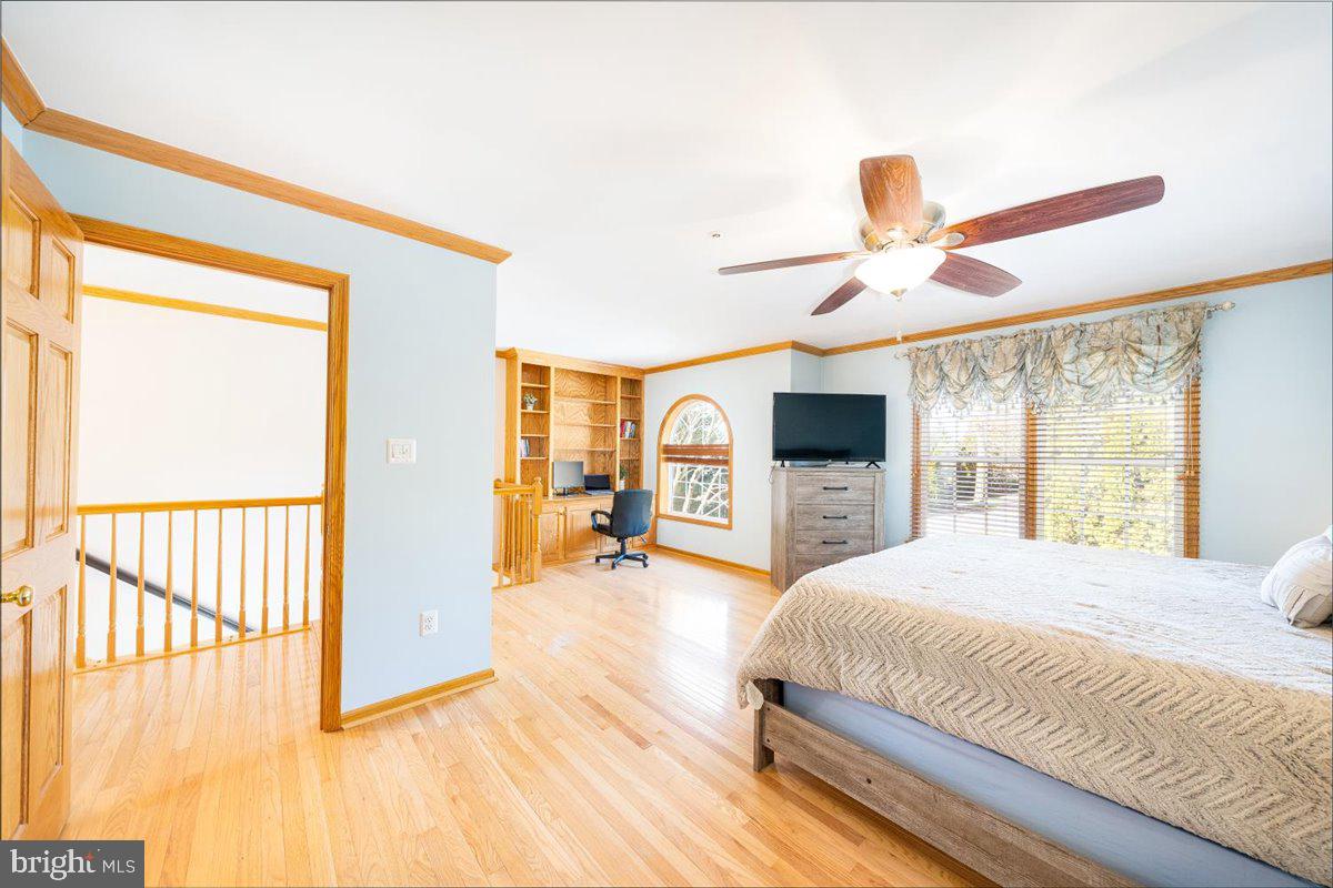 1215 Lindsay Ln
