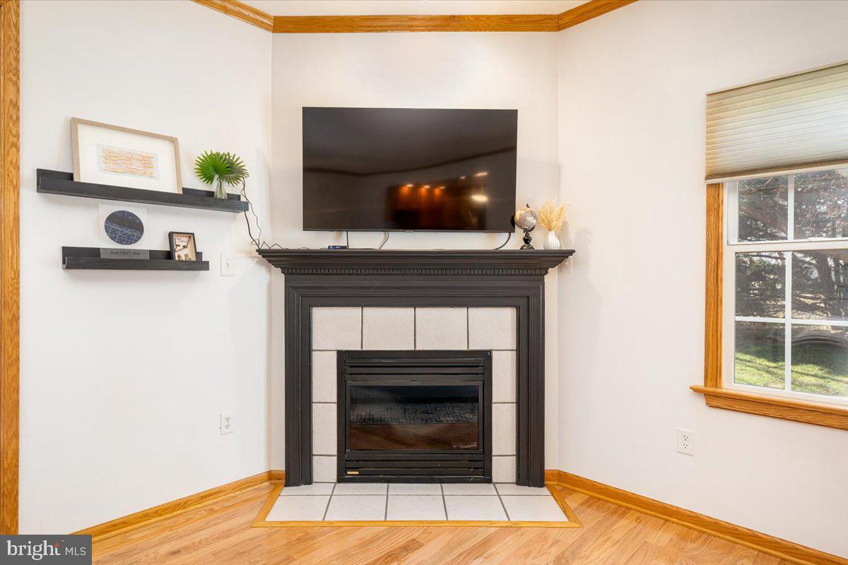 1215 Lindsay Ln