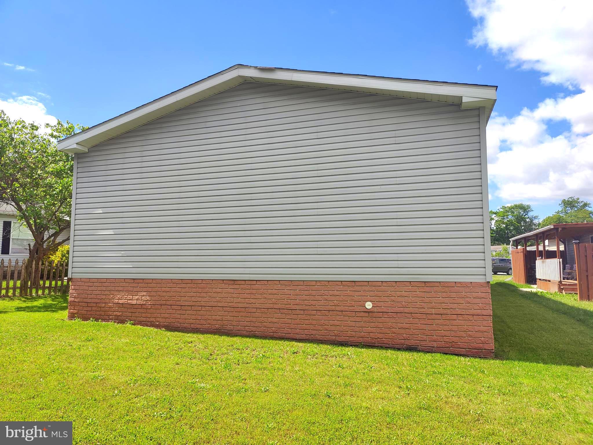 12105 Thistle Ct