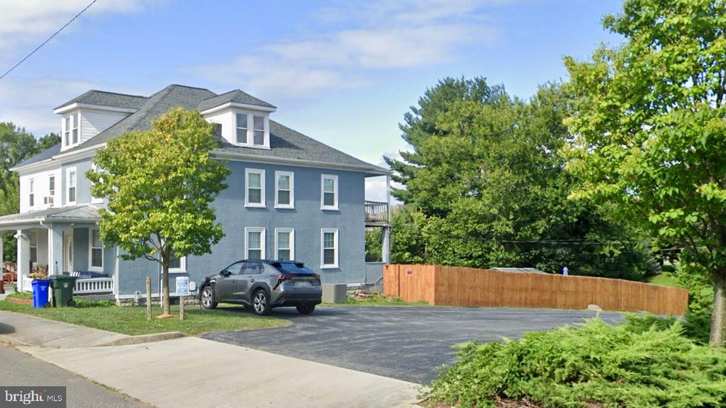 823 Guilford Ave