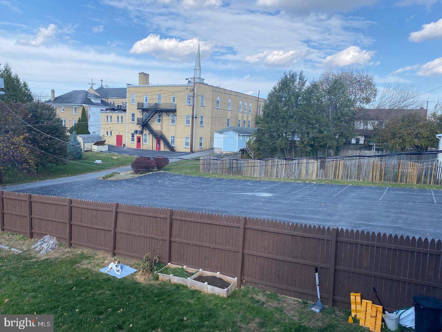 823 Guilford Ave