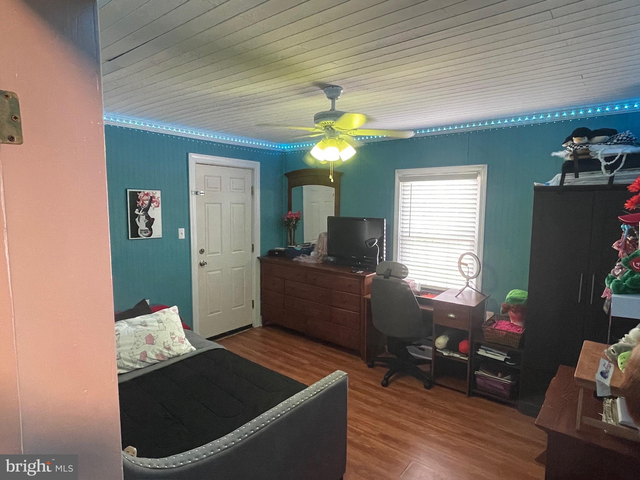 823 Guilford Ave