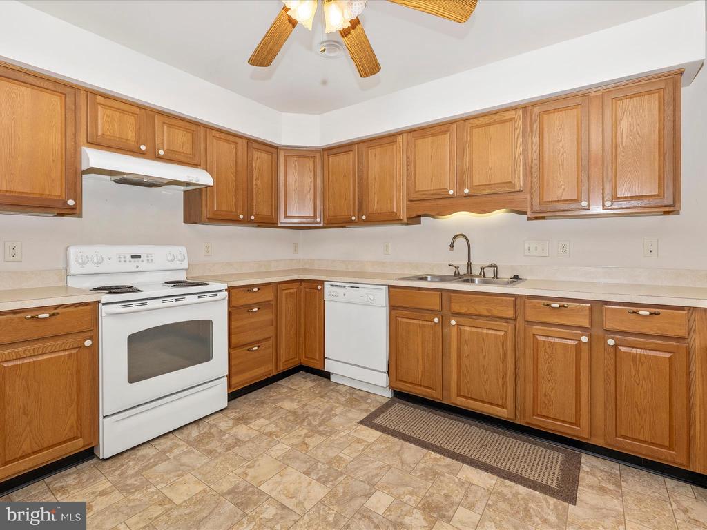 1233 GRAND LEGACY DRIVE