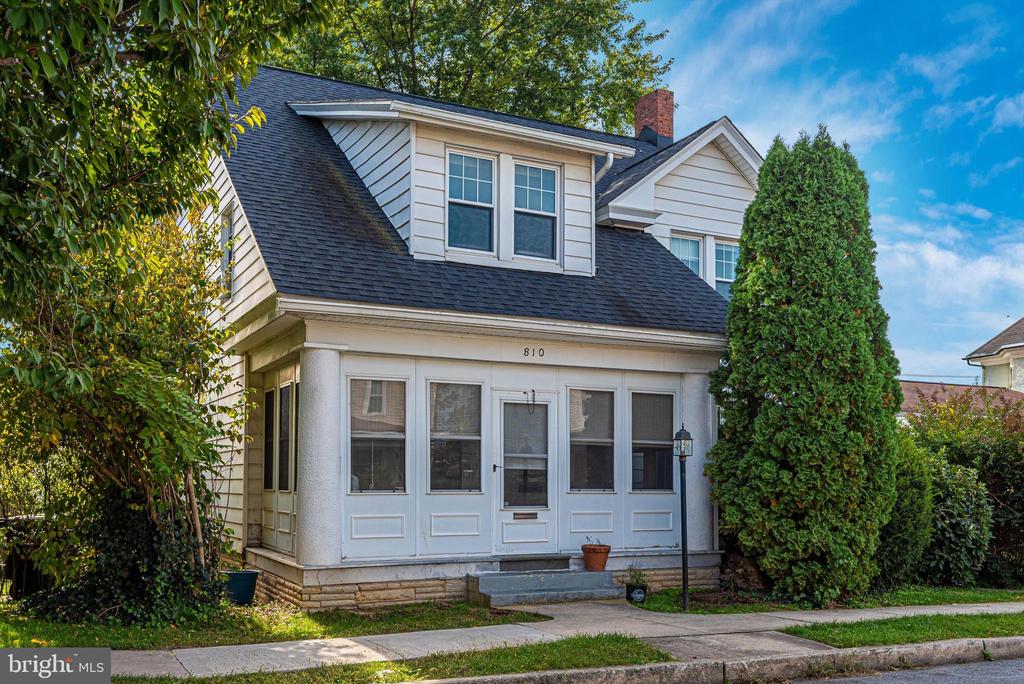 810 Dewey Ave
