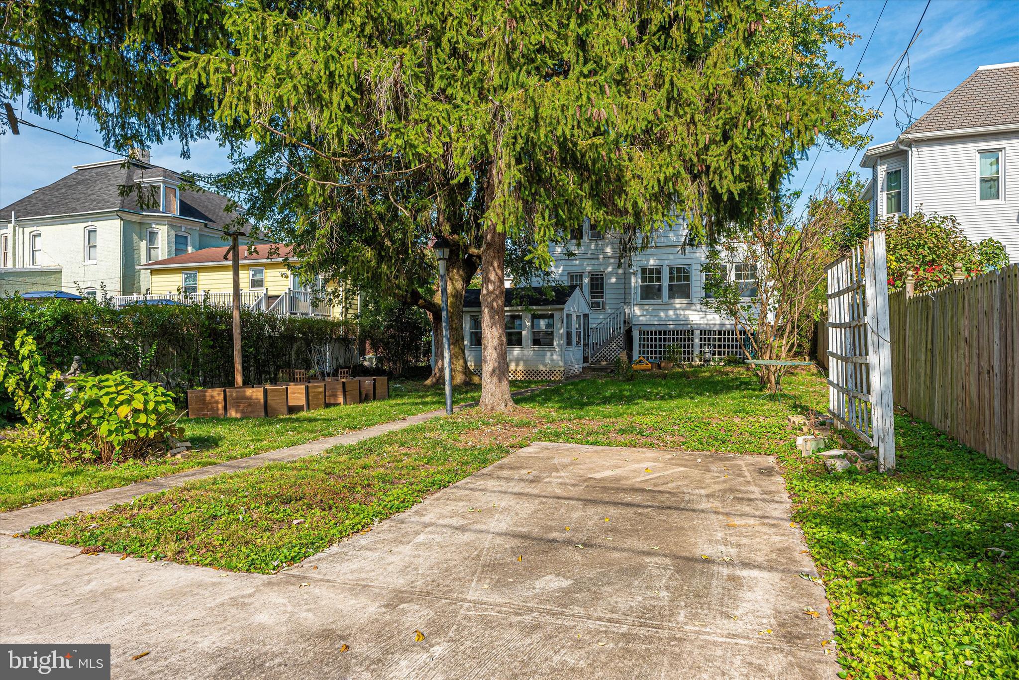 810 Dewey Ave