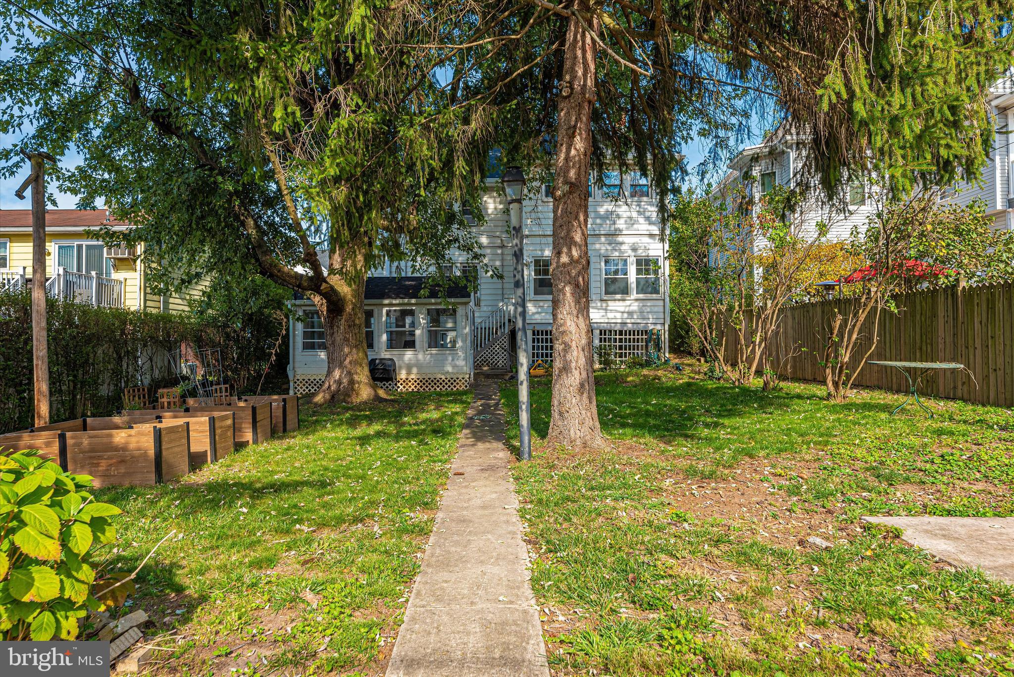 810 Dewey Ave