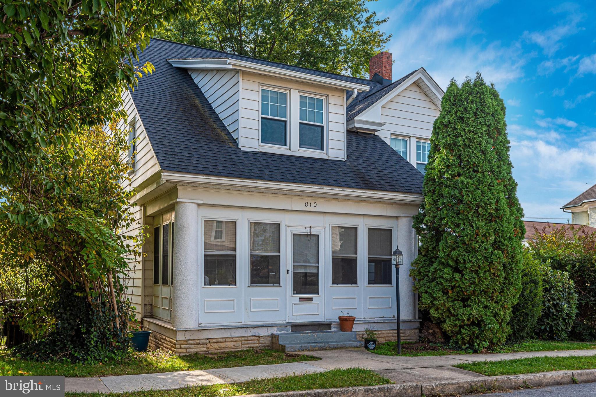 810 Dewey Ave