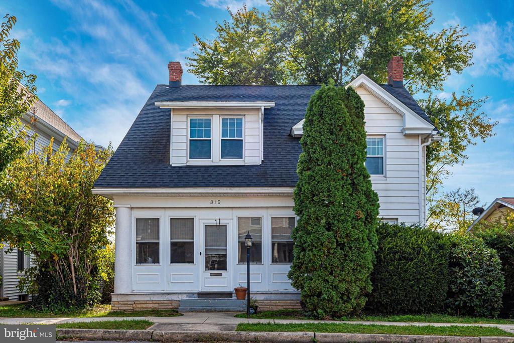 810 Dewey Ave
