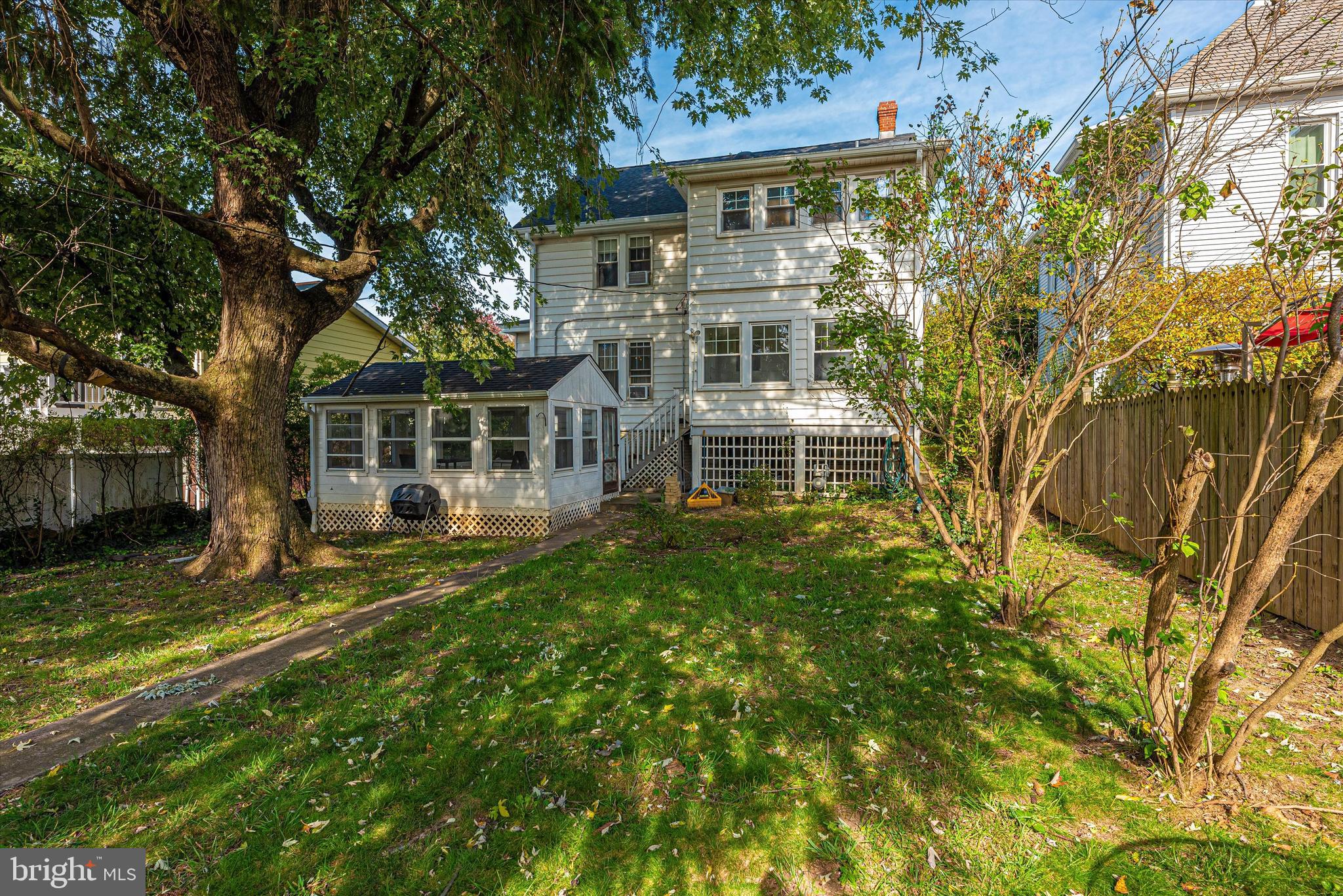 810 Dewey Ave