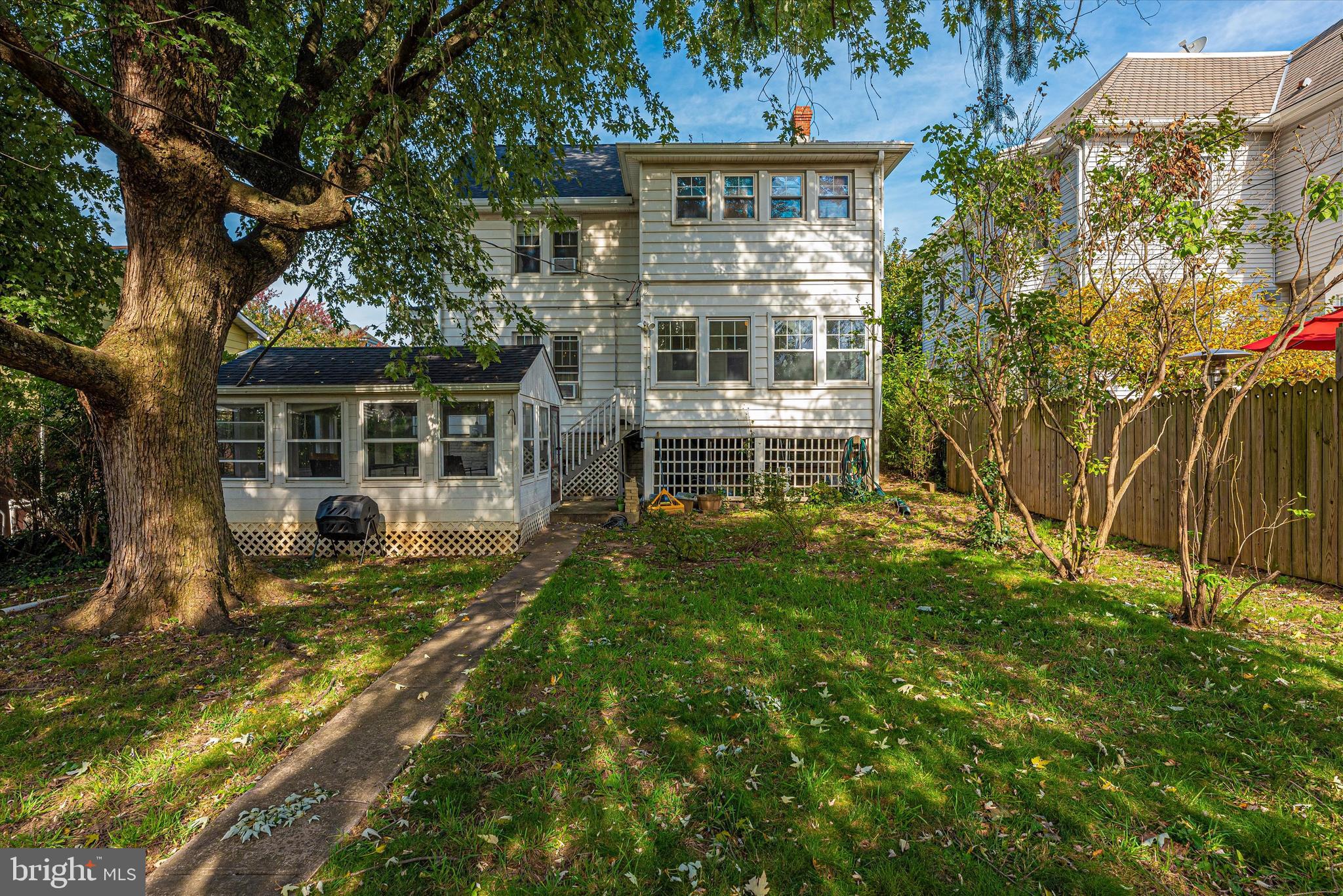 810 Dewey Ave