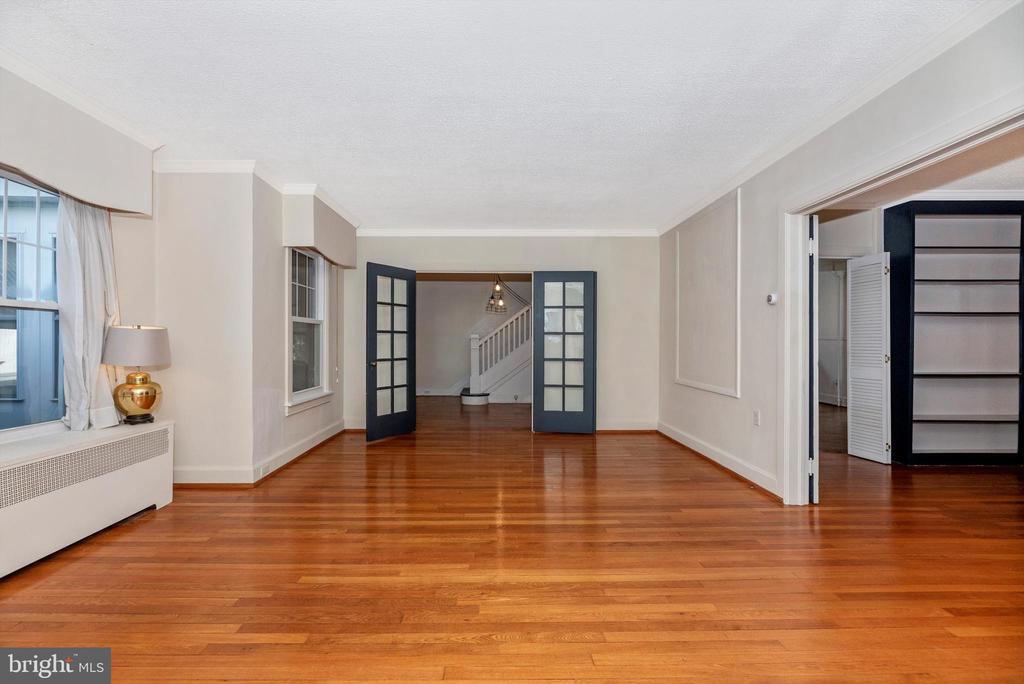 810 Dewey Ave