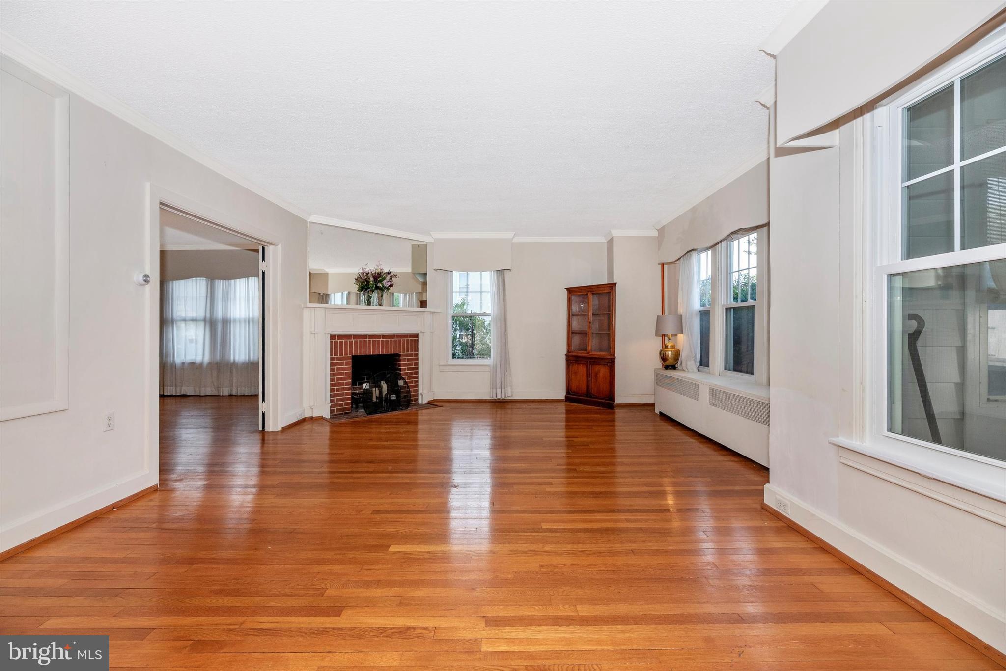810 Dewey Ave