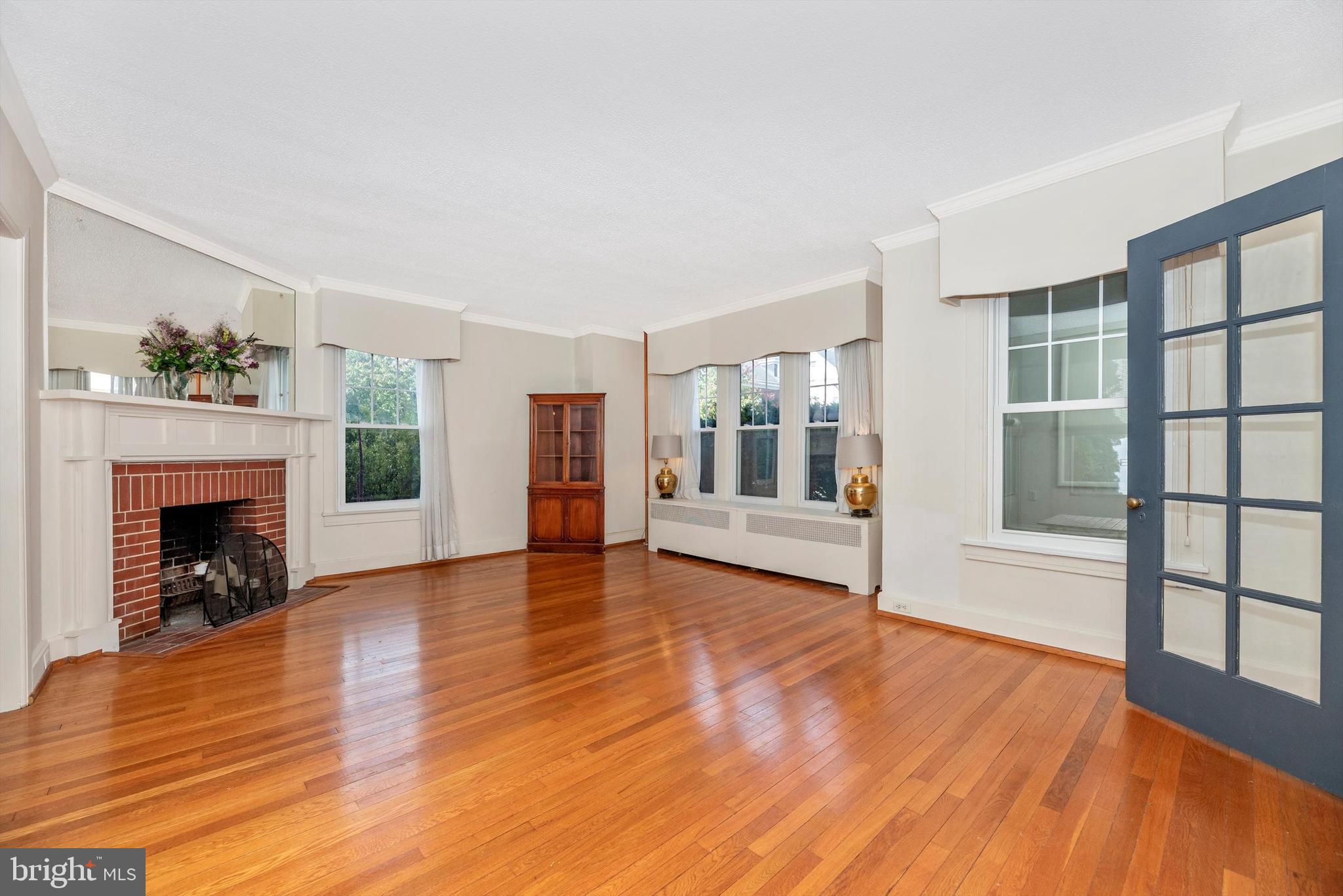 810 Dewey Ave