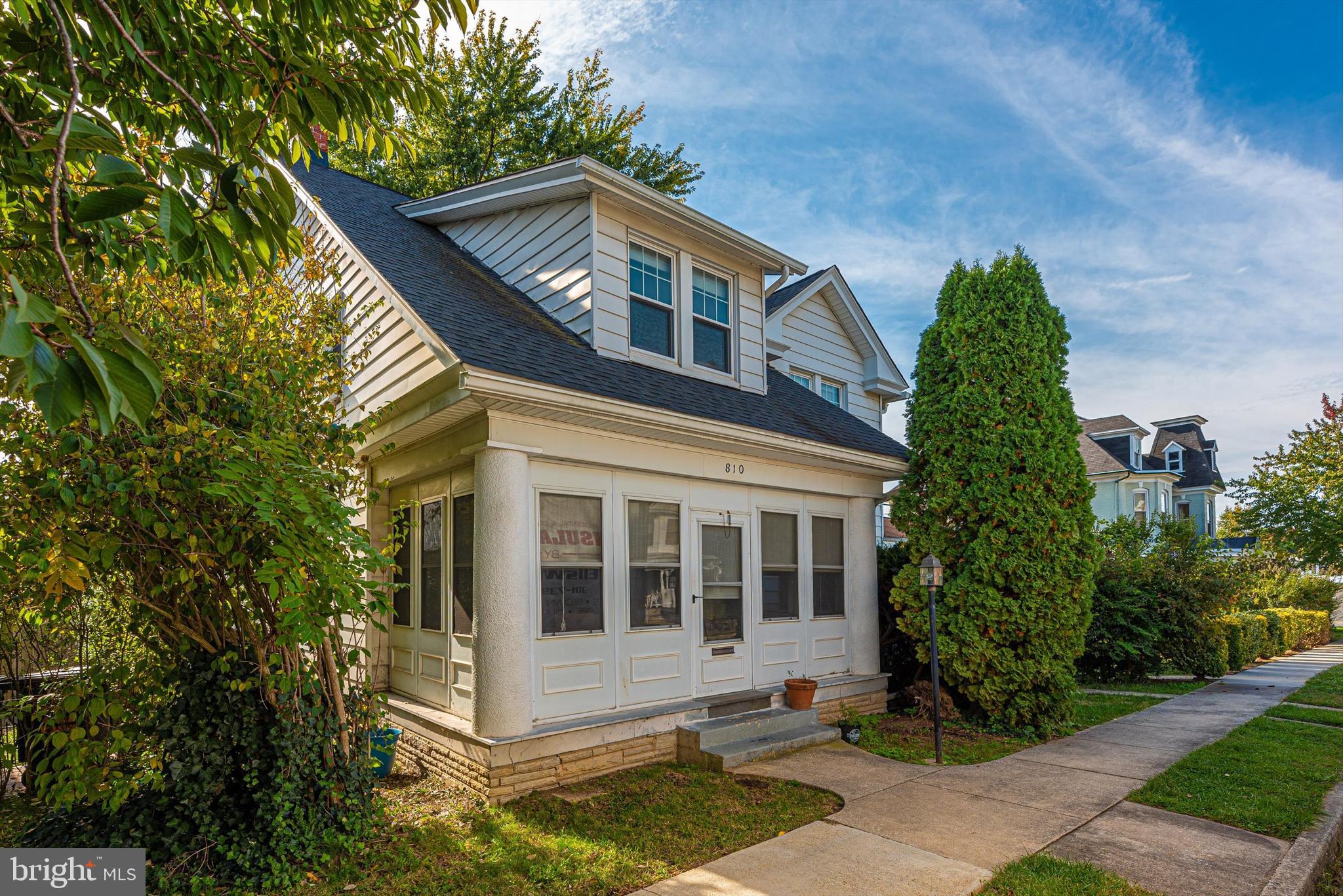810 Dewey Ave
