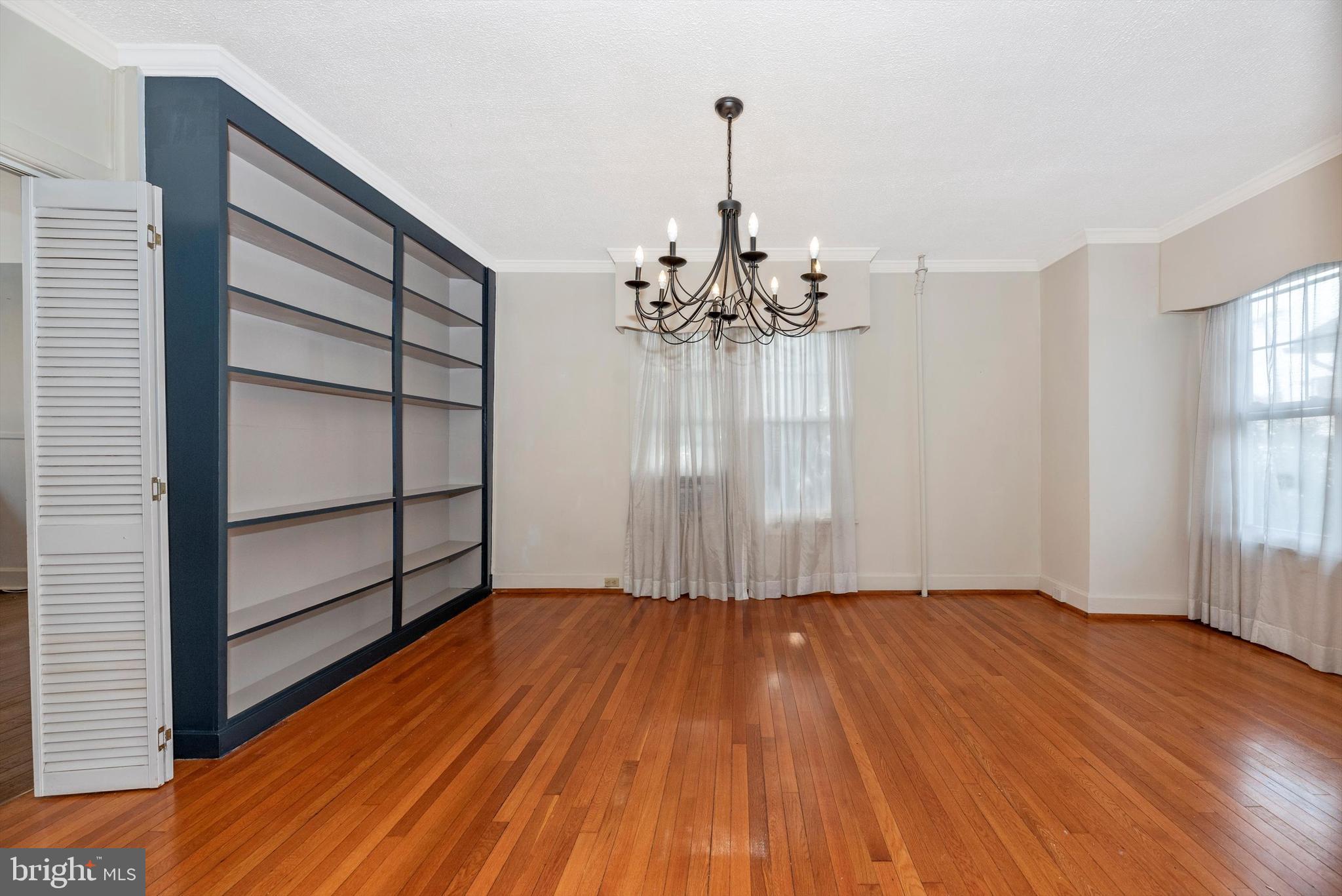 810 Dewey Ave