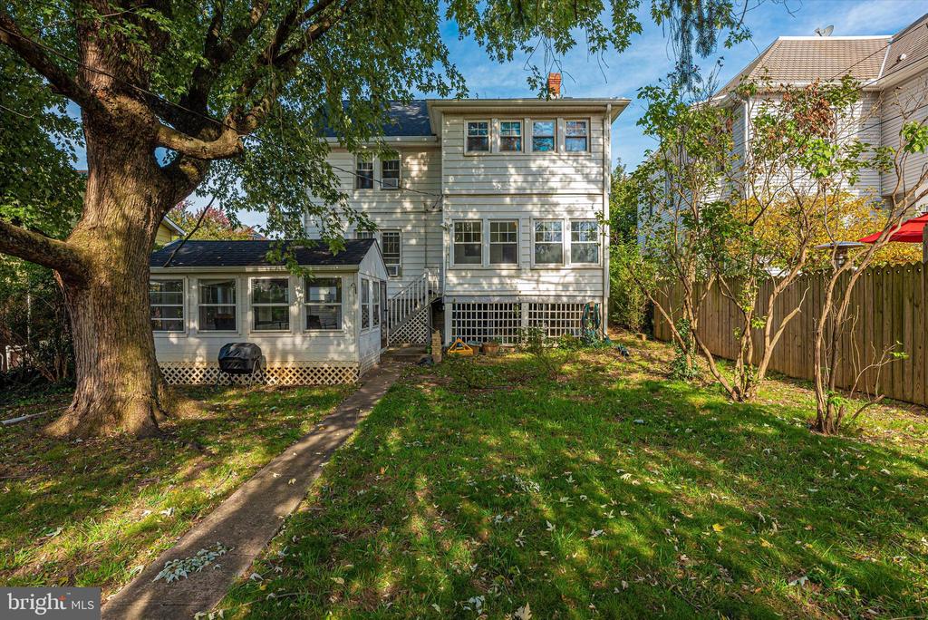 810 Dewey Ave