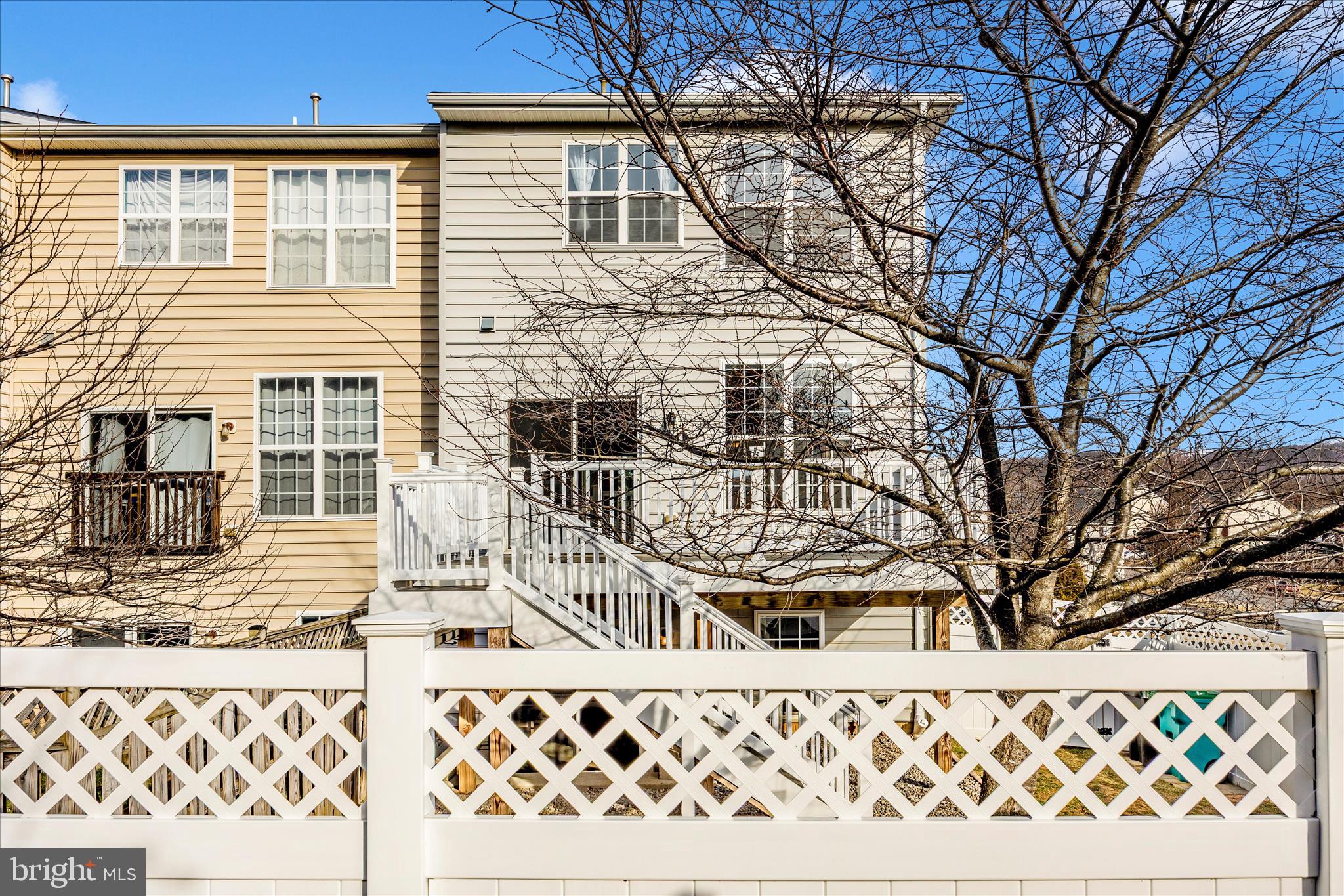 100 GREEN FERN CIRCLE