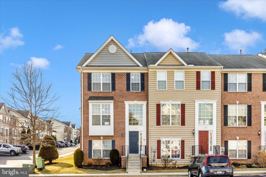 100 GREEN FERN CIRCLE