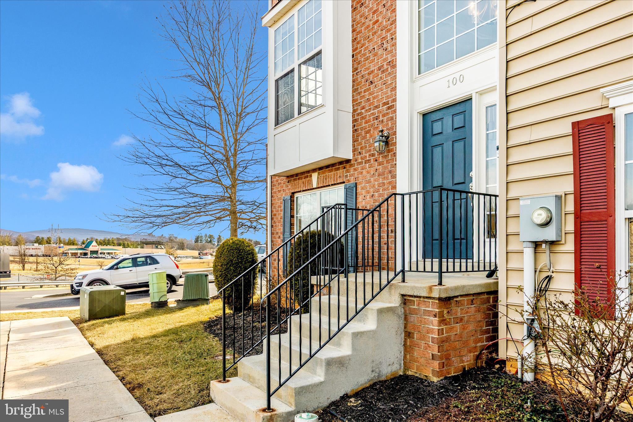 100 GREEN FERN CIRCLE