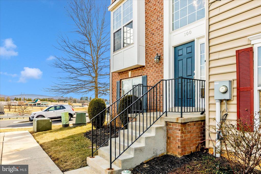 100 GREEN FERN CIRCLE