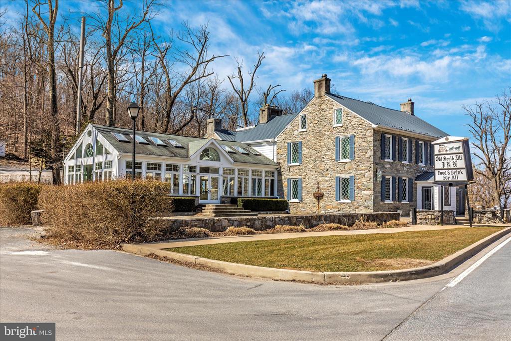 100 GREEN FERN CIRCLE