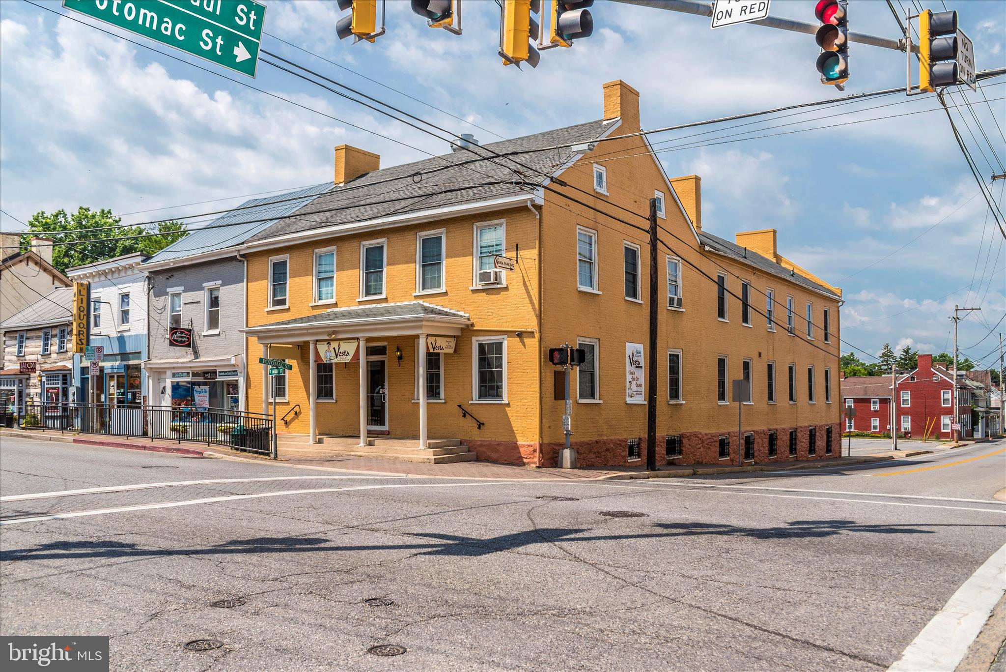 100 GREEN FERN CIRCLE