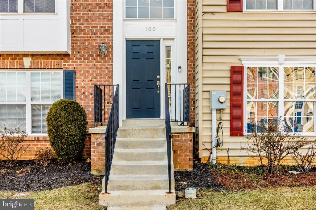 100 GREEN FERN CIRCLE