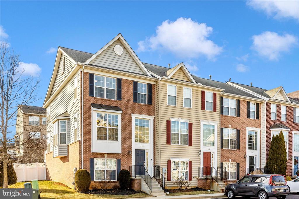 100 GREEN FERN CIRCLE