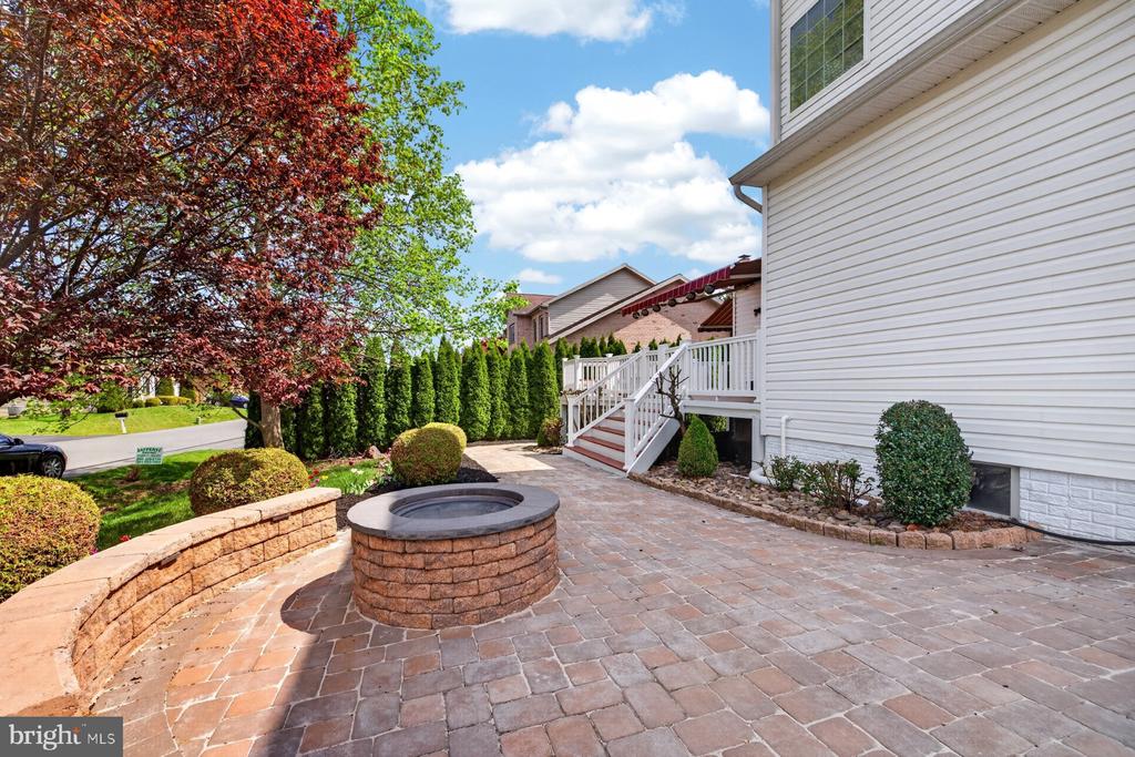 19103 RED MAPLE DRIVE