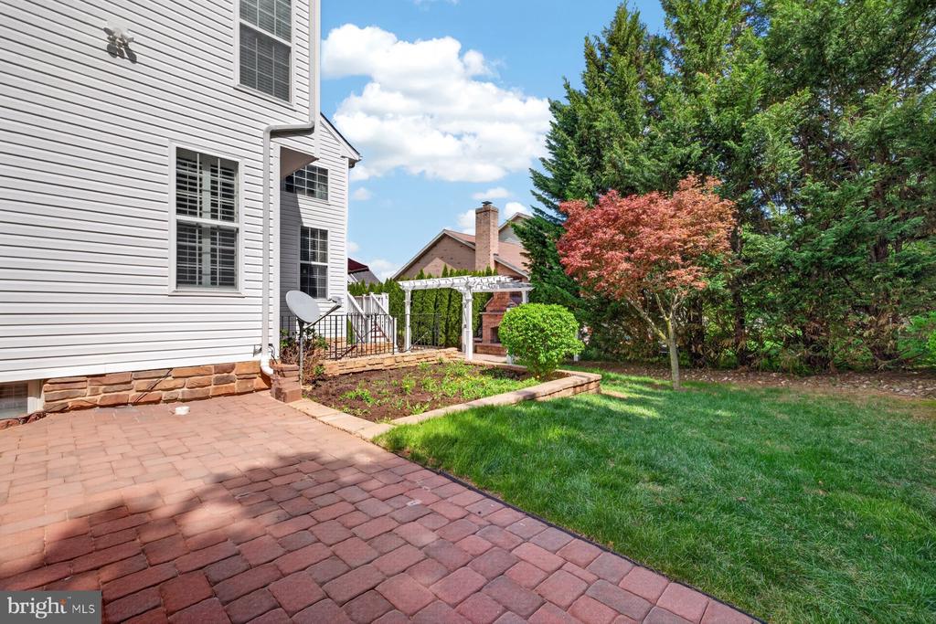 19103 RED MAPLE DRIVE