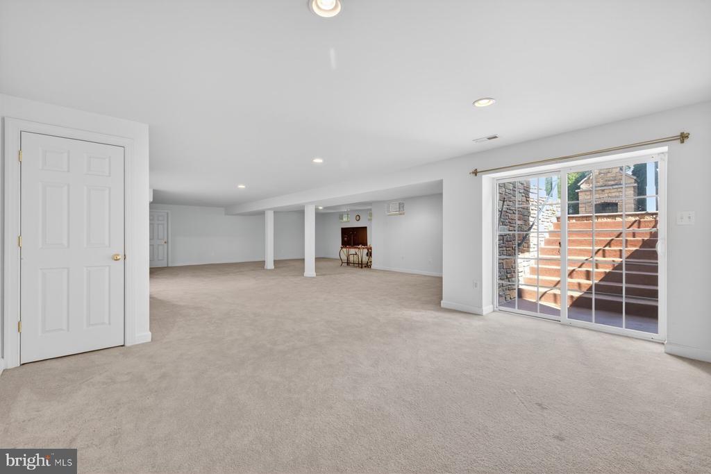 19103 RED MAPLE DRIVE
