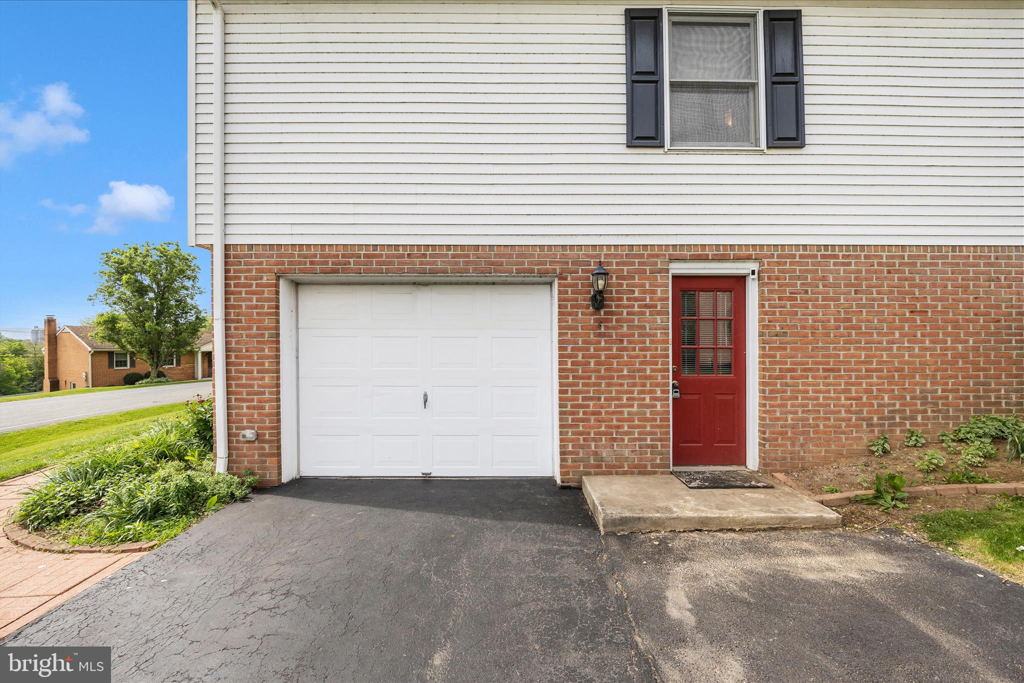 21 CARRIAGE HILL DRIVE