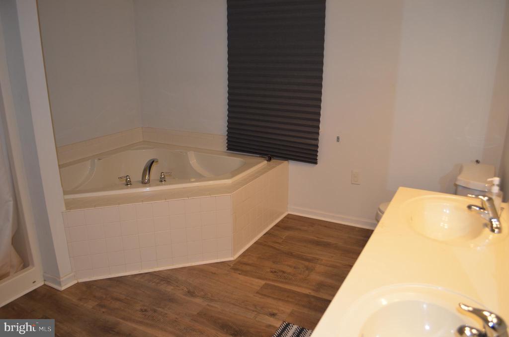 12113 FALLEN TIMBERS CIRCLE
