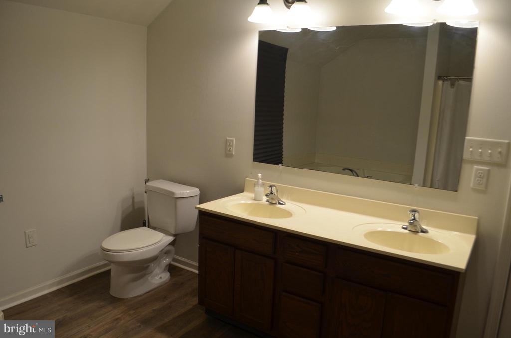12113 FALLEN TIMBERS CIRCLE