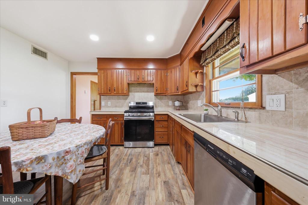 216 JACKSON AVENUE