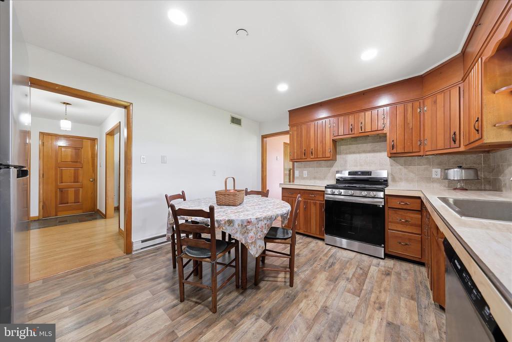 216 JACKSON AVENUE