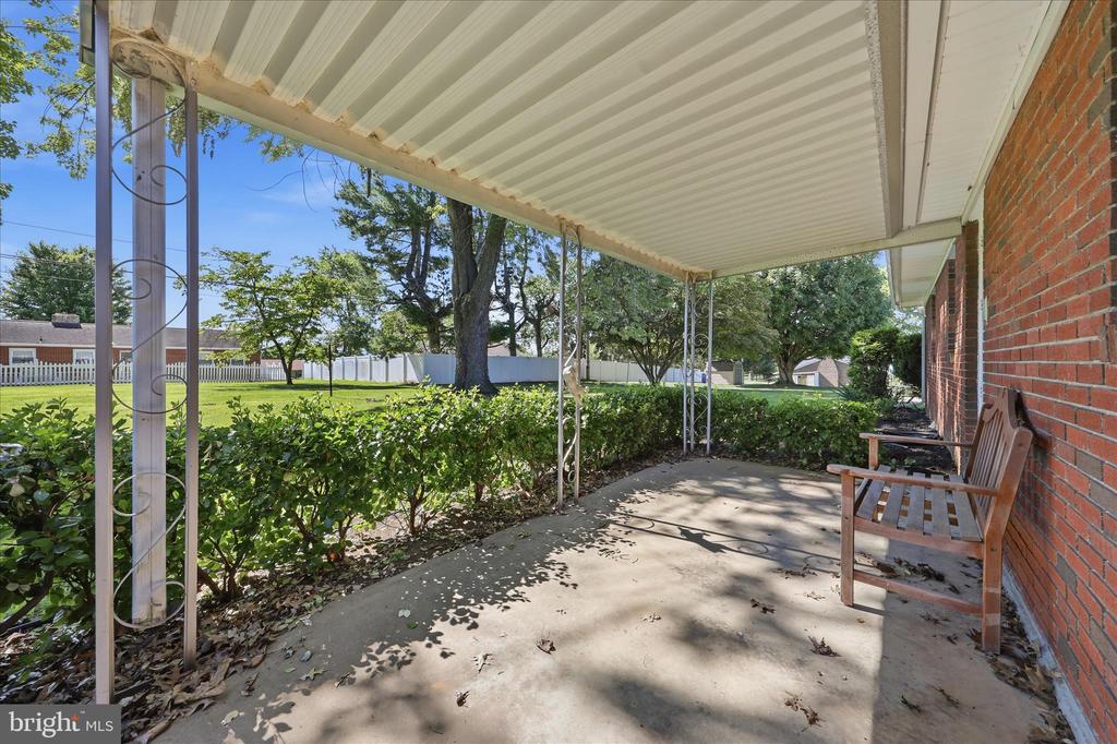 216 JACKSON AVENUE