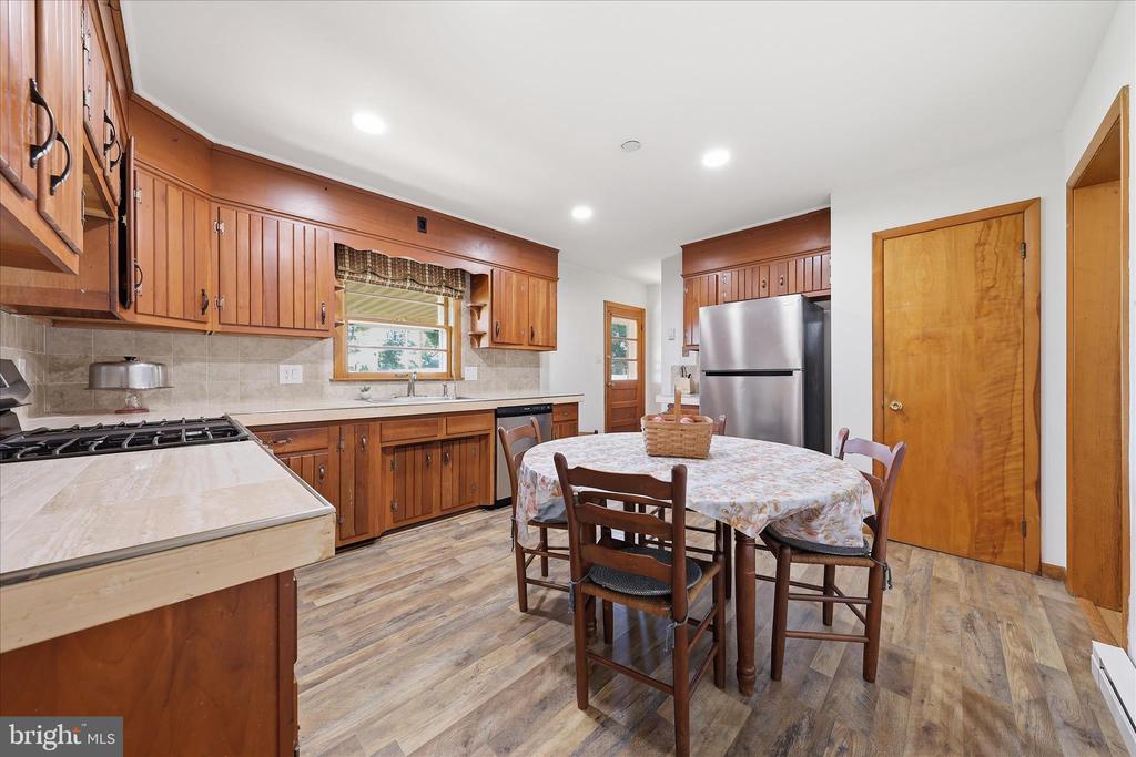 216 JACKSON AVENUE