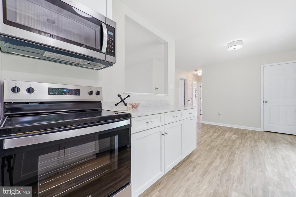 10802 LINCOLN AVENUE