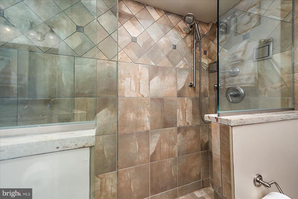 11400 COASTAL HIGHWAY Unit: 7J