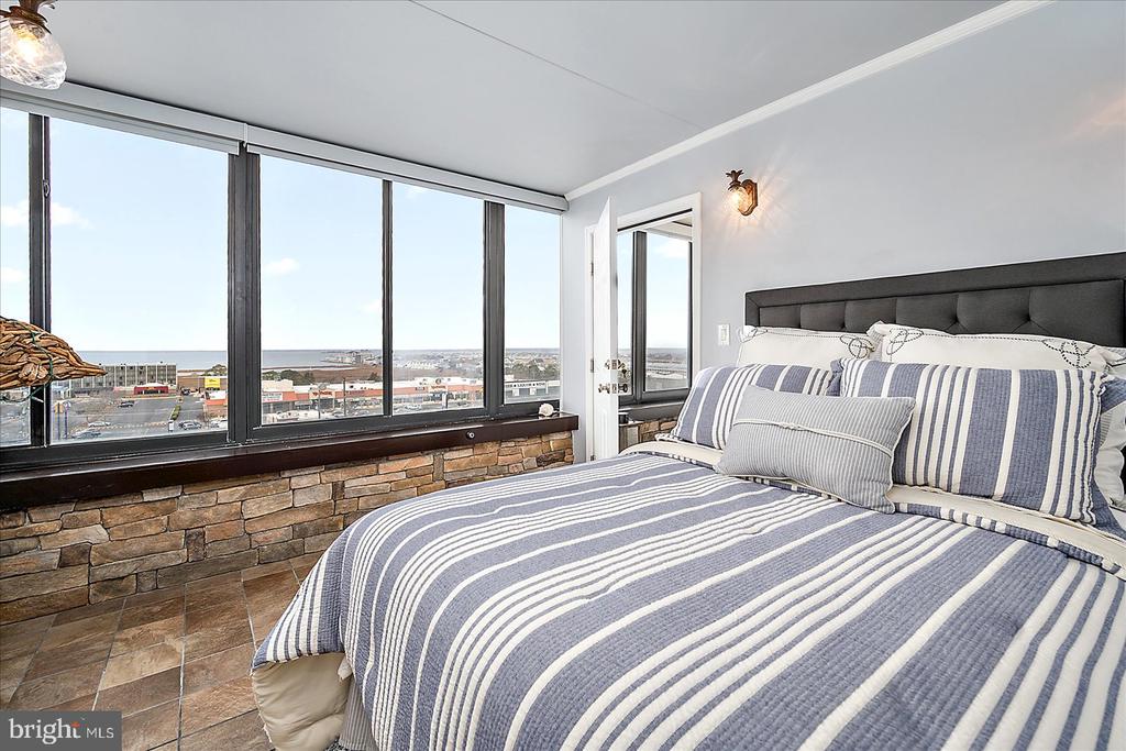 11400 COASTAL HIGHWAY Unit: 7J