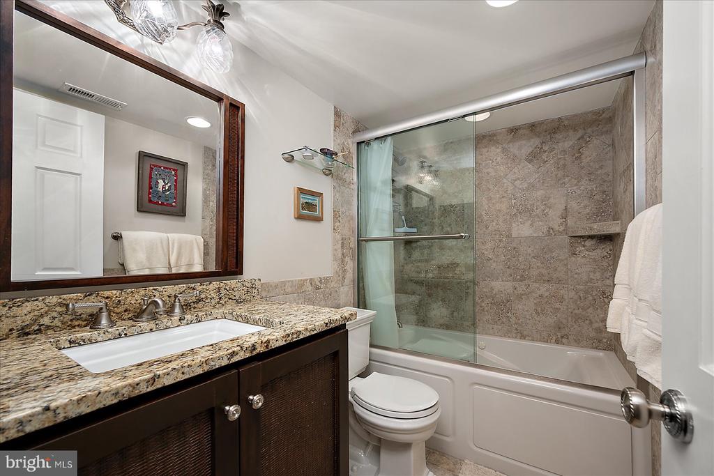 11400 COASTAL HIGHWAY Unit: 7J