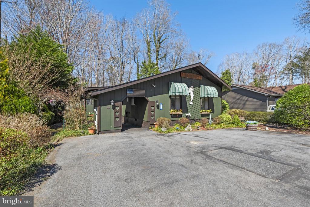 13 SLOOP LANE